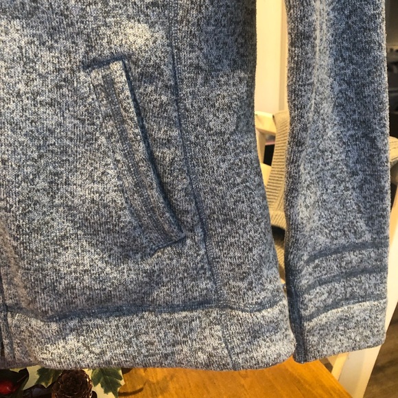 Great condition Women’s North Face hooded jacket size xs light blue speckled - Picture 15 of 17